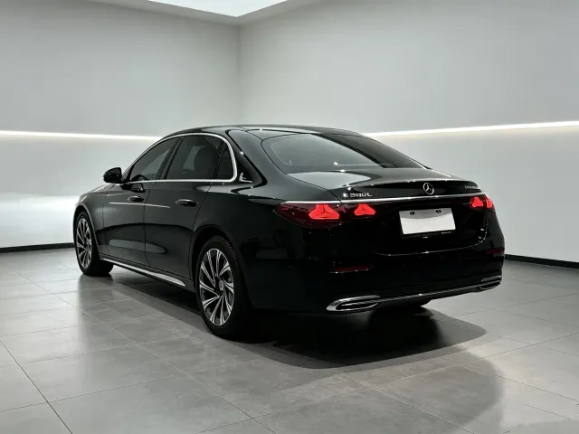 Mercedes-Benz E-Class — Фото автомобиля 27