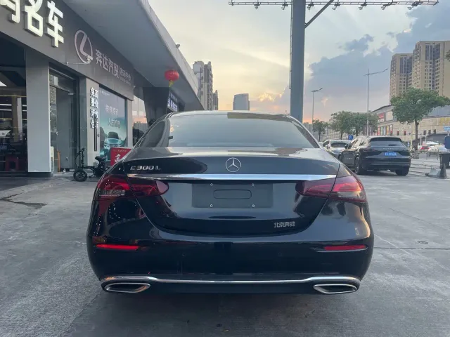 Mercedes-Benz E-Class — Фото автомобиля 13