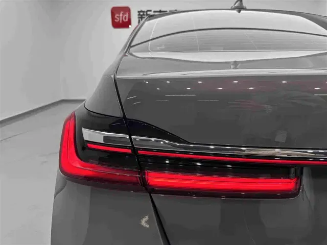 BMW 7 Series — Фото автомобиля 30