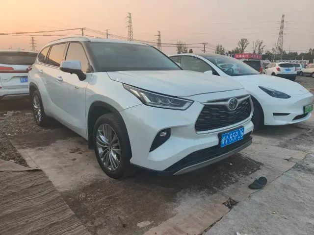 Toyota Highlander — Фото автомобиля 3