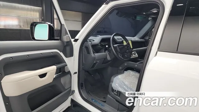 Land Rover Defender — Фото автомобиля 10