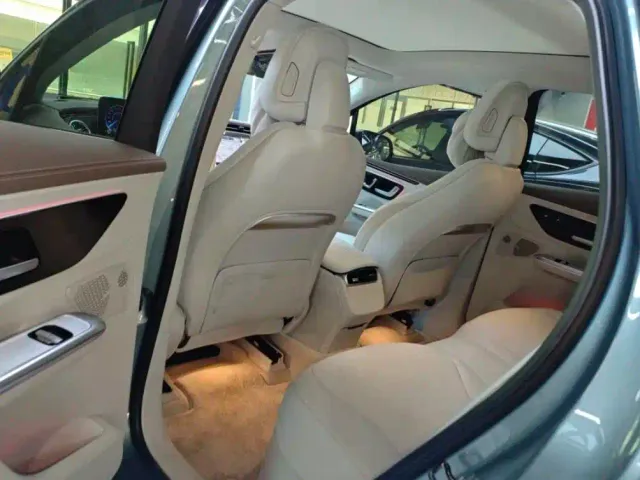 Mercedes-Benz EQE SUV — Фото автомобиля 8