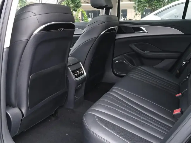 Hongqi H5 — Фото автомобиля 7