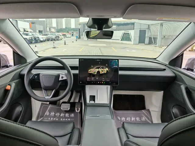 Tesla Model Y — Фото автомобиля 23