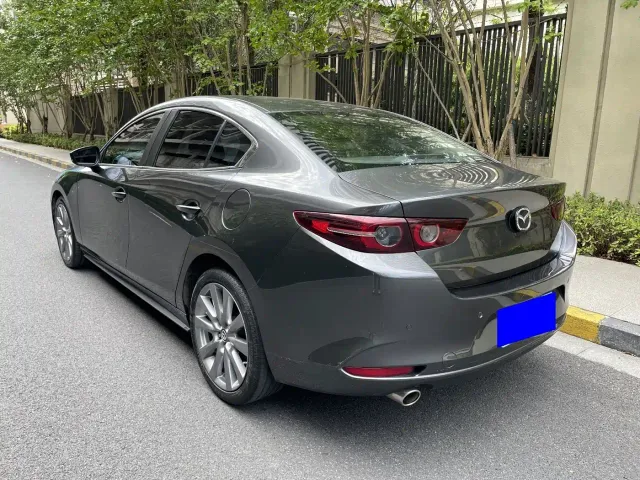 Mazda Axela — Фото автомобиля 7