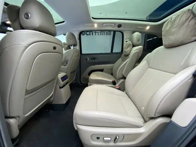 Li Auto i8 — Фото автомобиля 19