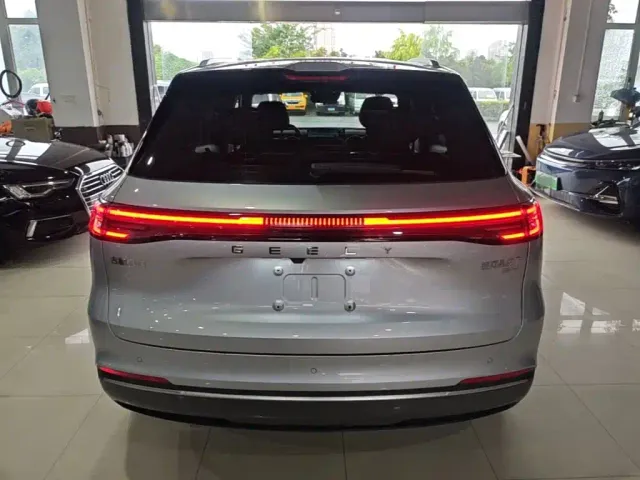 Geely Galaxy Starship 7 EM-i — Фото автомобиля 5