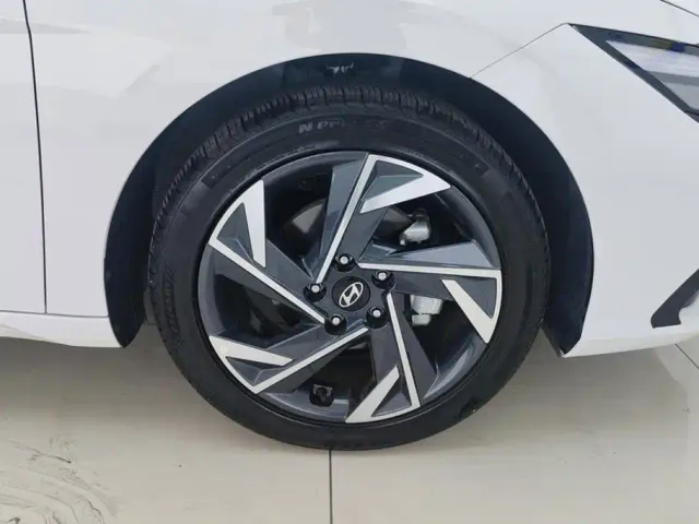 Hyundai Elantra — Фото автомобиля 6