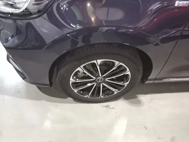 Roewe iMAX8 — Фото автомобиля 22