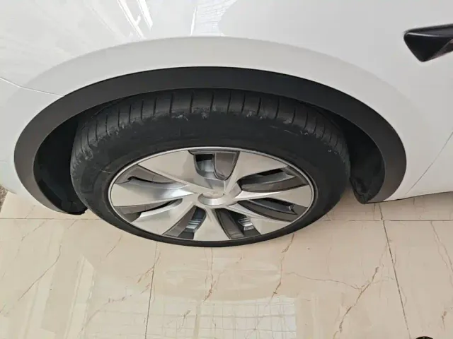 Tesla Model Y — Фото автомобиля 22