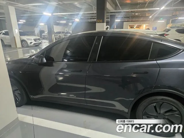 Tesla Model Y — Фото автомобиля 15