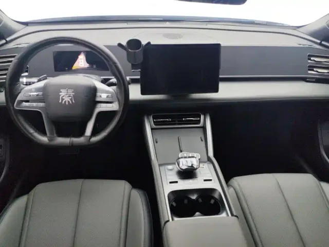 BYD Qin L — Фото автомобиля 12