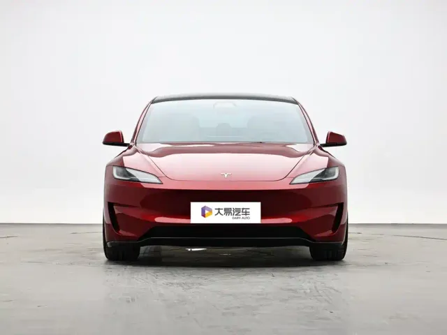 Tesla Model 3 — Фото автомобиля 2