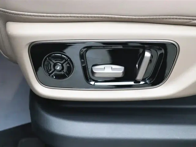Li Auto Li Auto MEGA 2025 Model Home Family Special Edition — Фото автомобиля 12