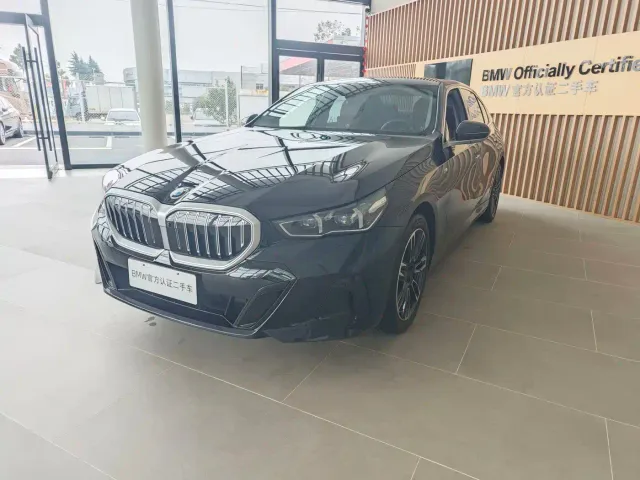 Фотография автомобиля — BMW 5 Series
