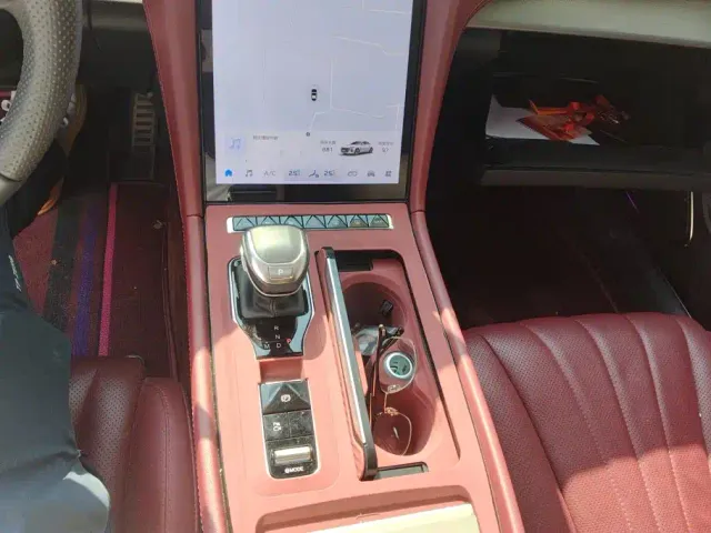 Hongqi H5 — Фото автомобиля 16