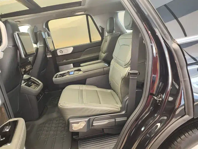 Lincoln Navigator — Фото автомобиля 16