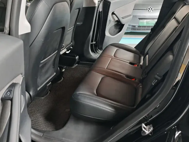 Tesla Model Y — Фото автомобиля 4