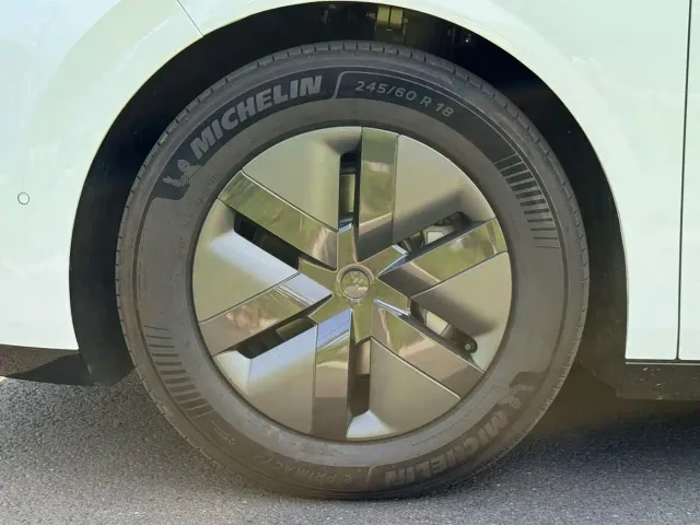 Li Auto MEGA — Фото автомобиля 7