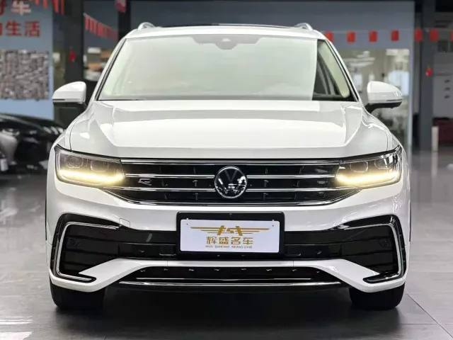 Volkswagen Tiguan L — Фото автомобиля 2