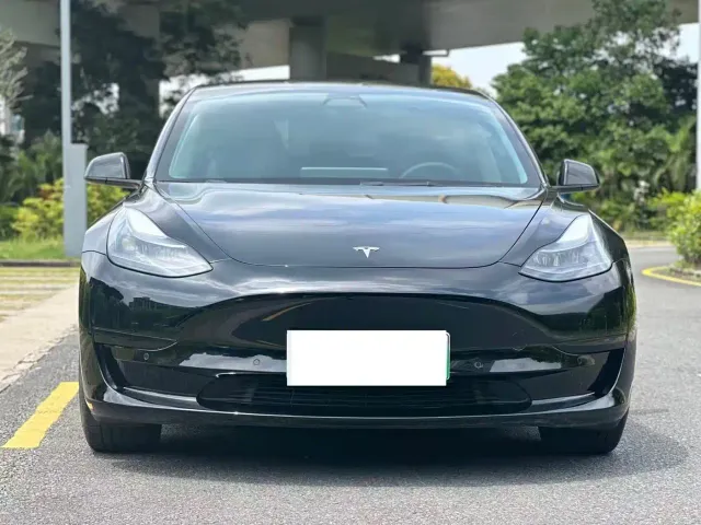 Tesla Model 3 — Фото автомобиля 2