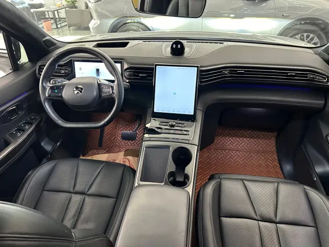 Nio ES8 — Фото автомобиля 5