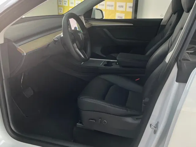 Tesla Model Y — Фото автомобиля 4