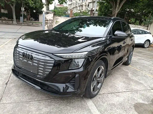 Фотография автомобиля — Audi Q5 e-tron