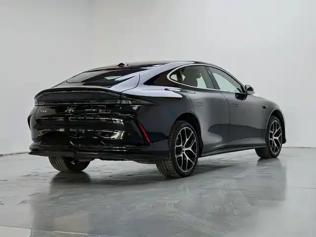 IM Motors L6 — Фото автомобиля 9