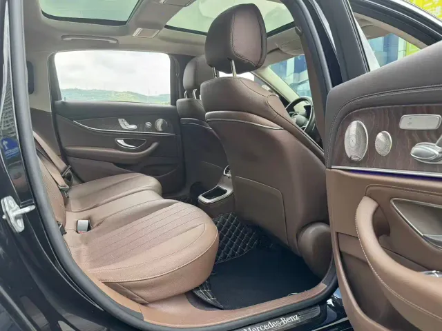 Mercedes-Benz E-Class — Фото автомобиля 6