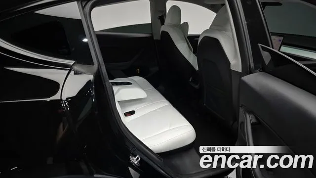 Tesla Model Y — Фото автомобиля 18