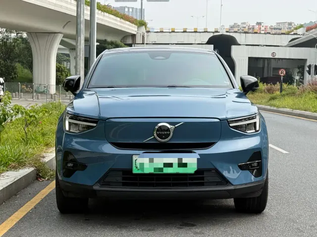 Volvo C40 — Фото автомобиля 2