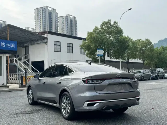 Ford Mondeo — Фото автомобиля 9