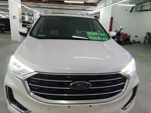 Ford Edge — Фото автомобиля 2