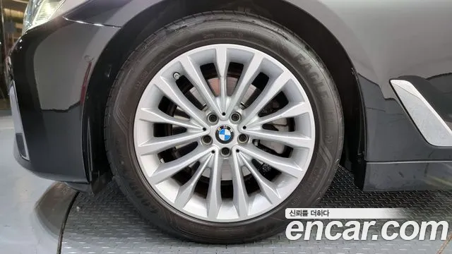 BMW 5 Series G30 — Фото автомобиля 5