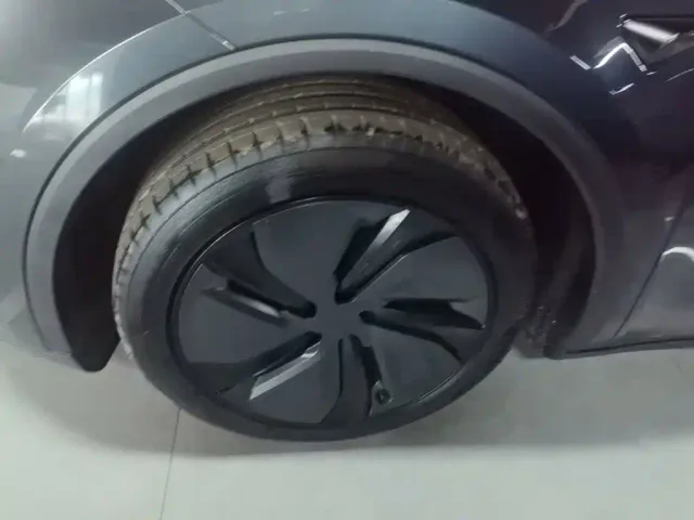 Tesla Model Y — Фото автомобиля 22