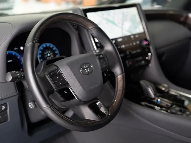 Toyota Alphard — Фото автомобиля 4