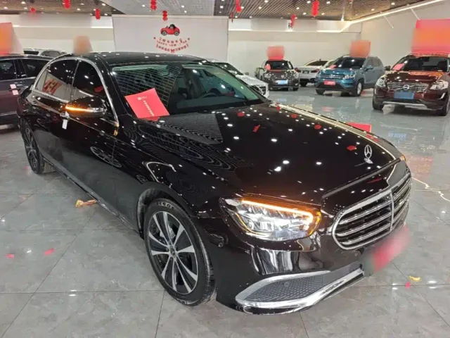 Mercedes-Benz E-Class — Фото автомобиля 3