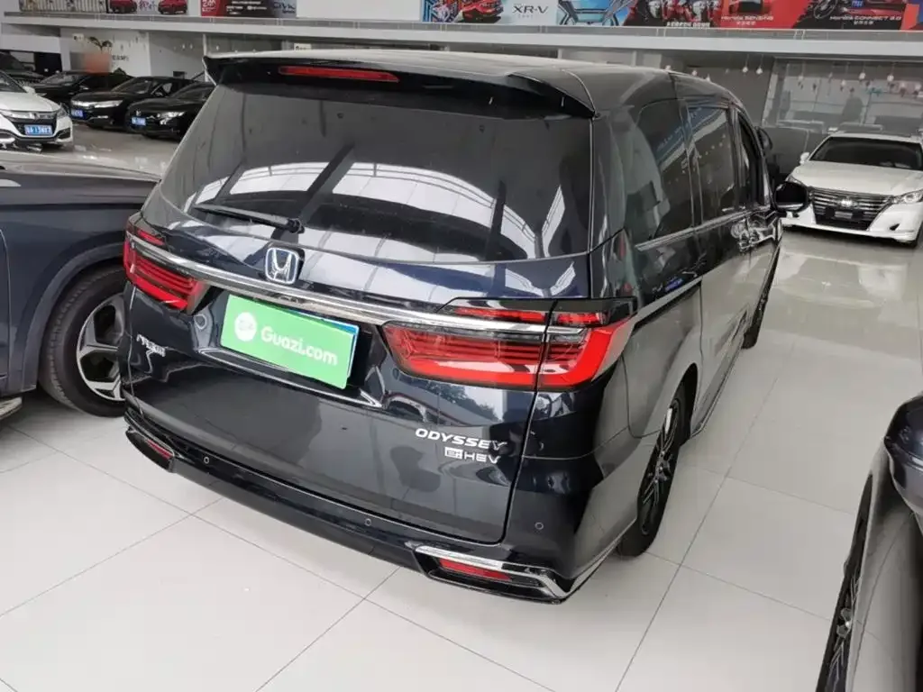 Honda Odyssey 2022 2.0L e:HEV Sharp·Prestige Edition — Фото автомобиля 4