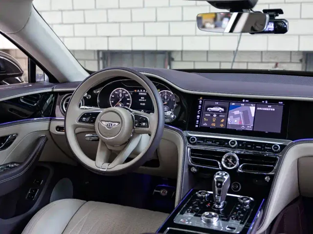 Bentley Flying Spur — Фото автомобиля 12