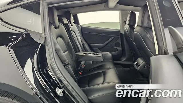 Tesla Model 3 — Фото автомобиля 25