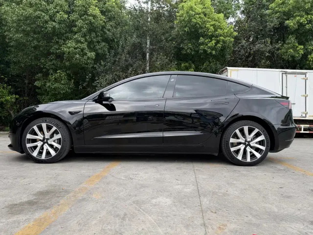 Tesla Model 3 — Фото автомобиля 5