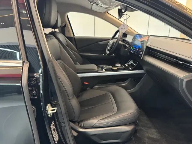 Wuling Starlight — Фото автомобиля 11