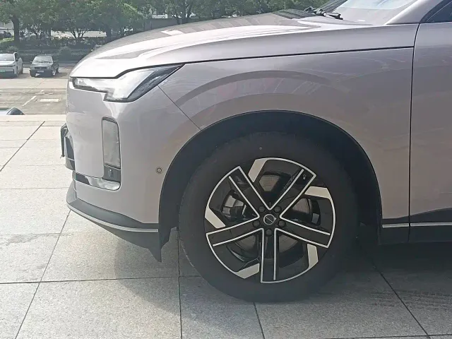 Volvo XC70 Plug-in Hybrid — Фото автомобиля 4