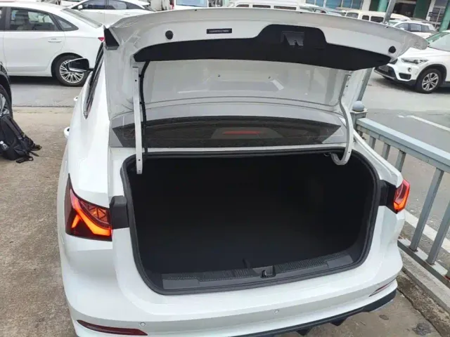 Roewe i5 — Фото автомобиля 18