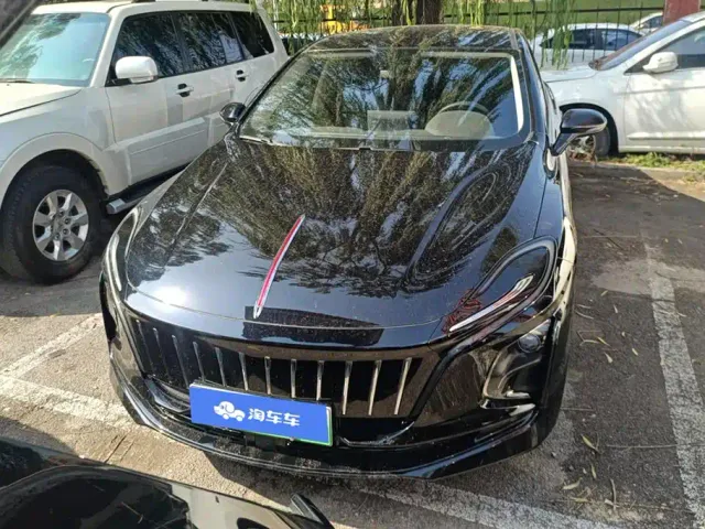 Hongqi E-QM5 — Фото автомобиля 2