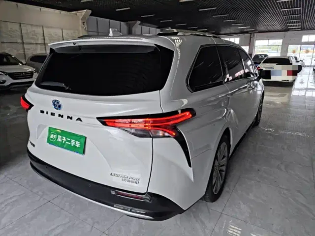 Toyota Sienna — Фото автомобиля 6