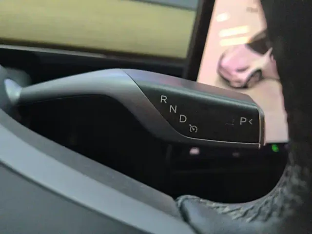 Tesla Model Y — Фото автомобиля 16