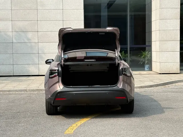 Toyota bZ3 — Фото автомобиля 15