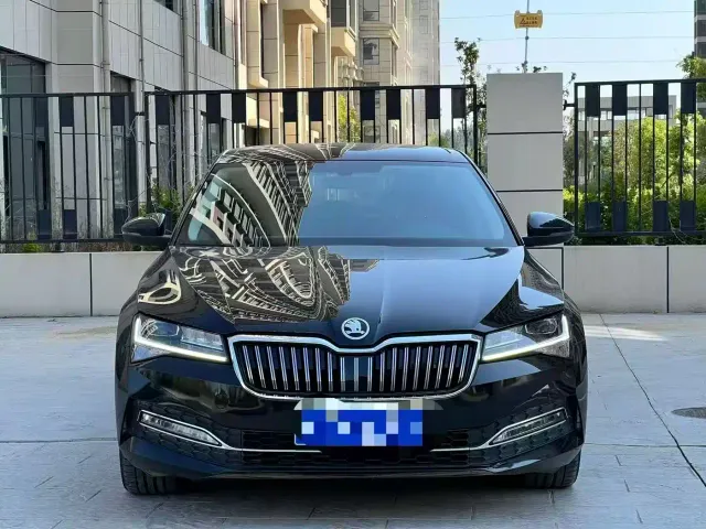 Skoda Superb — Фото автомобиля 2